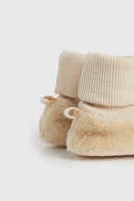 
                        
                          將圖片載入圖庫檢視器 Mothercare Bear Rattle Sock-Top Booties
                        
                      