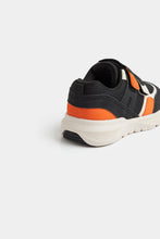 
                        
                          將圖片載入圖庫檢視器 Mothercare Black and Orange Trainers
                        
                      